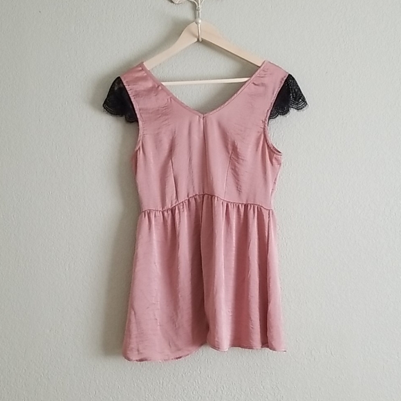 Eyeshadow top lace details sz large pink and black - Picture 5 of 7